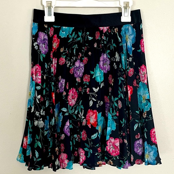 Floral Pleated Skirt - Picture 2 of 3